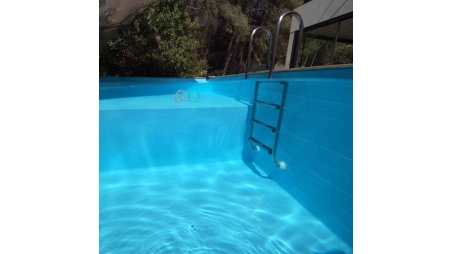 Piscina NEMO 5.79 x 3.49 – H.1.45 m con playa, azul claro, con vigas a encastrar en la solera