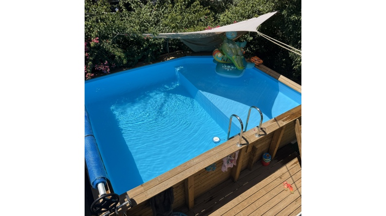 Piscina de madera NEMO 4.3 x 3 - H.1.31 m con playa, arena, con vigas a encastrar en la solera