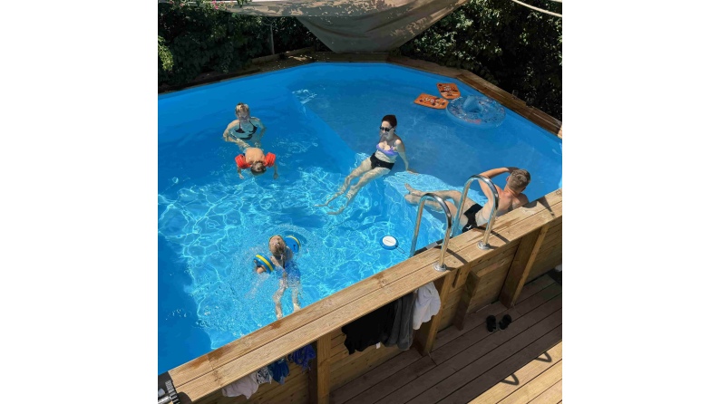 Piscina de madera NEMO 7.3 x 3.97 - H.1.45 m con playa, azul claro, con vigas a atornillar a la solera