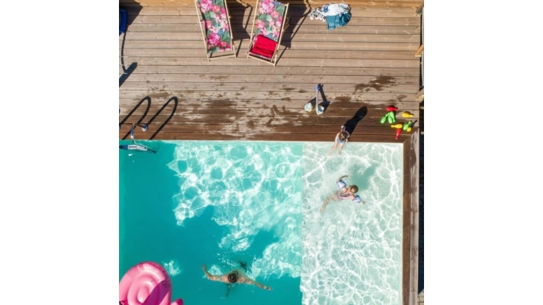 Piscina de madera AQUA 10.2 x 5.2 - H.1.45 m con playa, arena, con vigas a encastrar en la solera